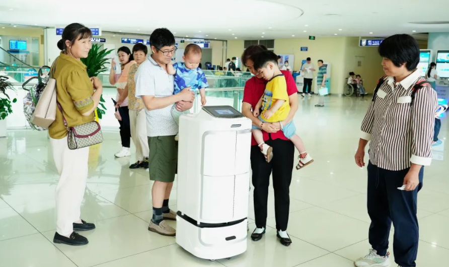 飞毛腿配送机器人：苏州大学附属儿童医院的新“守护者...