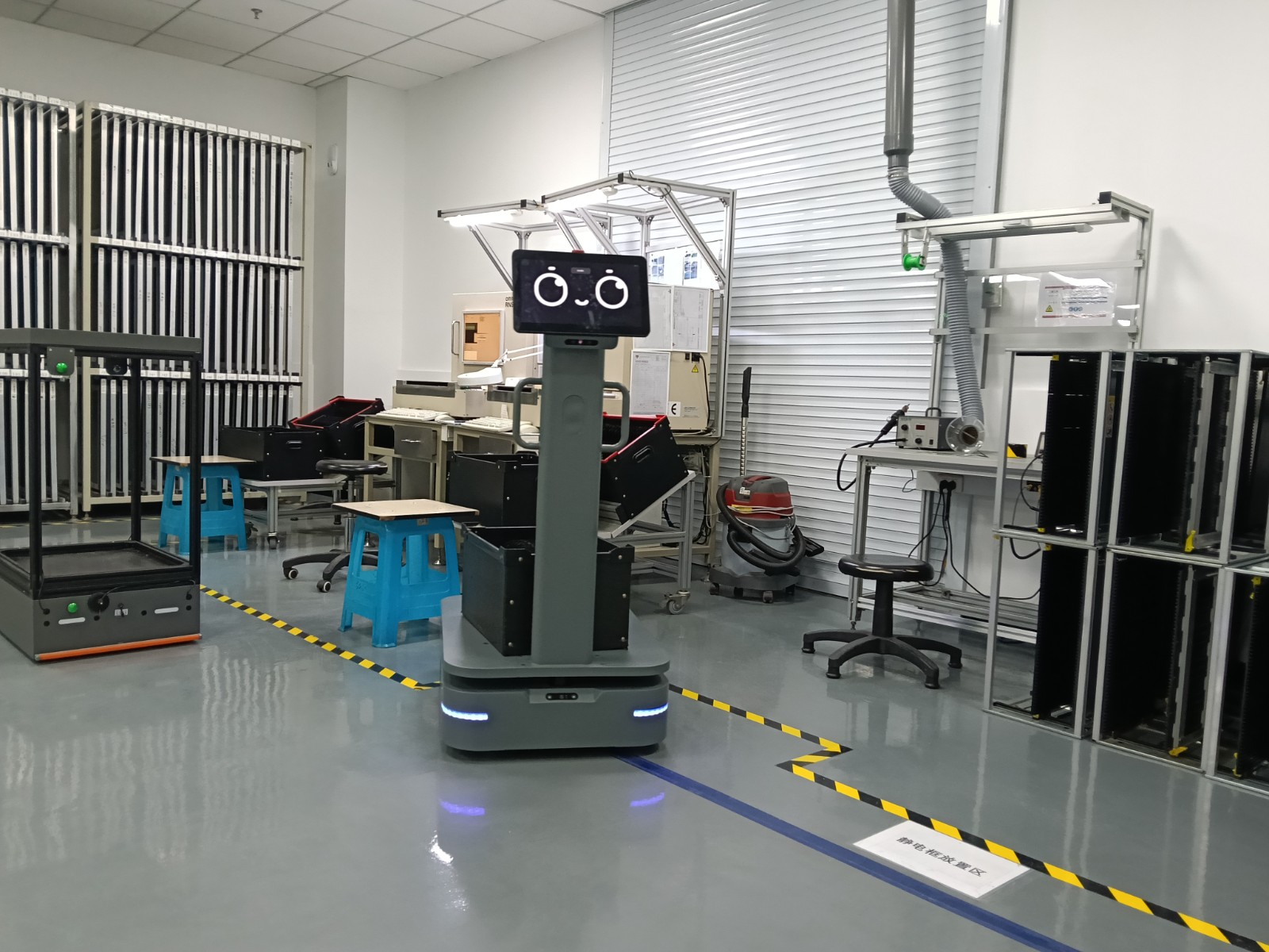 智能物流新革命！牛魔王F300工厂搬运机器人如何重...